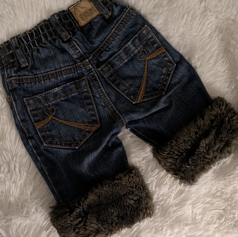🩷 Vintage Children's Place Capri Jeans With Faux Fur Around The Bottom! 🩷 - Picture 2 of 2
